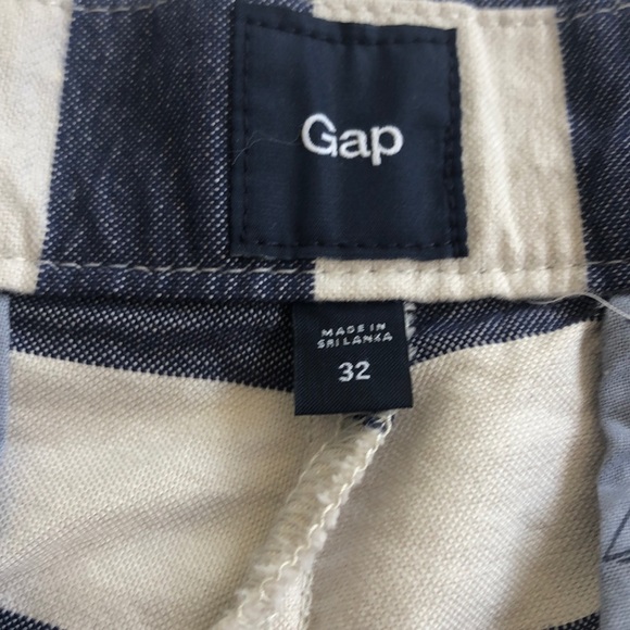 Gap Shorts - Picture 3 of 4